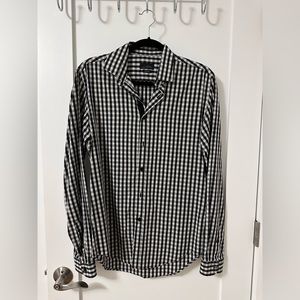 Men’s slim fit button down!! Great condition